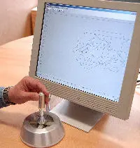 Vier ingestikte sensoren volgen de bewegingen van de joystick