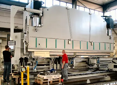 Aandrijftechniek van afkantpersen in beweging featured image