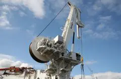 Knikarmkraan met actieve deiningcompensatie featured image