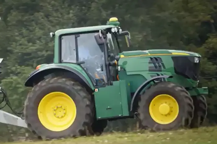 Video: John Deere toont prototype elektrische trekker featured image