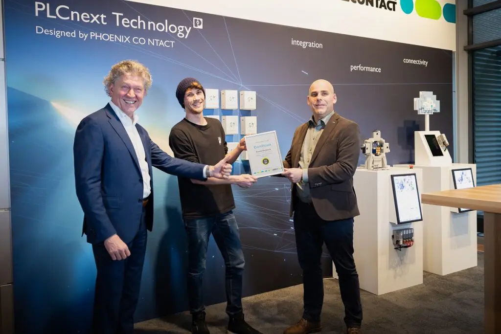 Phoenix Contact reikt certificaat PLCnext Certified Engineer ASSOCIATE uit