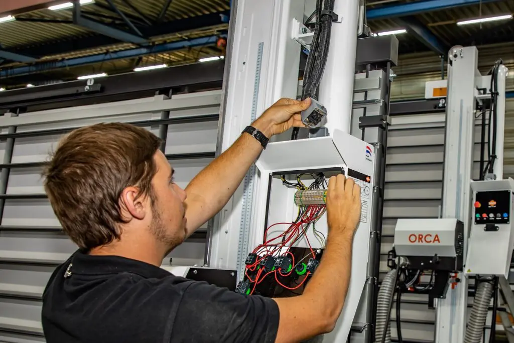 Forse tijdsbesparing per gebouwde machine dankzij slimme kabelassemblages featured image