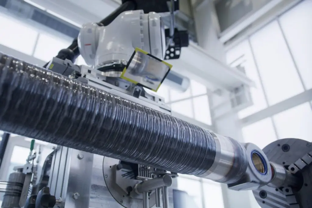 Liebherr toont carbon fibre hydrauliekcilinder op Bauma 2022 featured image