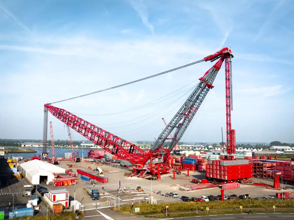 Mammoet SK6000: 3.000 ton tillen tot 220 meter hoogte featured image