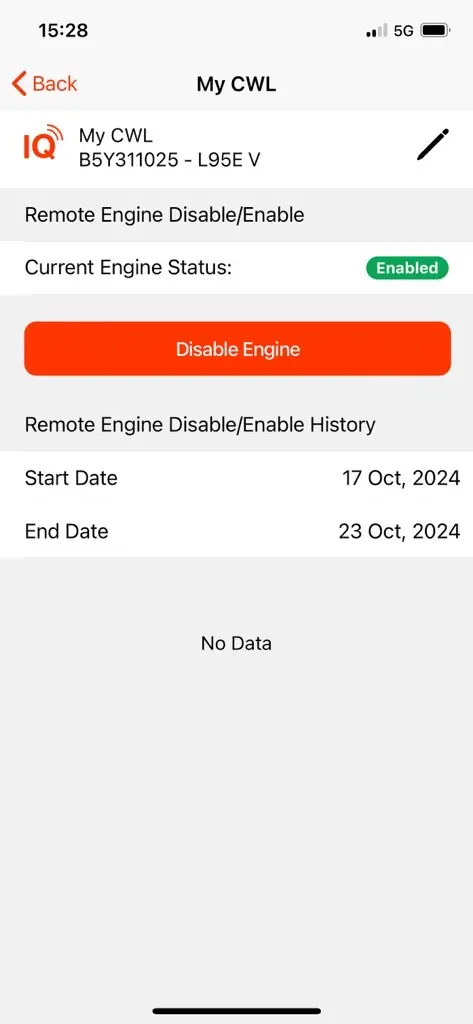 Een operator gebruikt de Machine IQ-app van Bobcat om een machine op afstand uit te schakelen en te beveiligen.