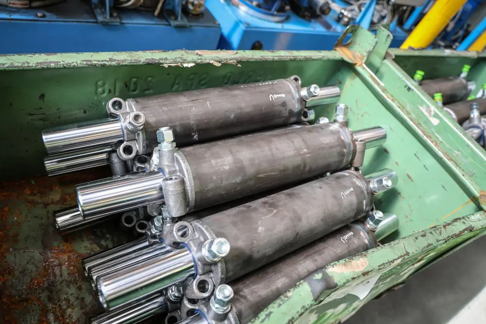 Gereedstaande stuurcilinders in Merlo-productielijn